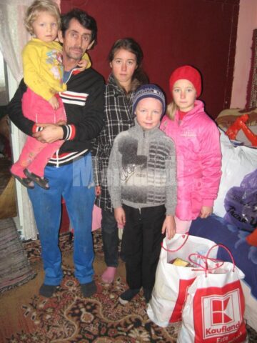 Daruri pentru familia Penciuc din partea elevilor de la Colegiul Economic „Dimitrie Cantemir”
