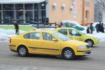 Taxiurile, foarte solicitate în aceste zile