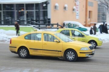 Taxiurile, foarte solicitate în aceste zile