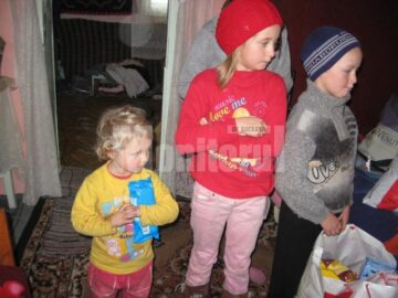 Daruri pentru familia Penciuc din partea elevilor de la Colegiul Economic „Dimitrie Cantemir”