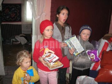 Daruri pentru familia Penciuc din partea elevilor de la Colegiul Economic „Dimitrie Cantemir”