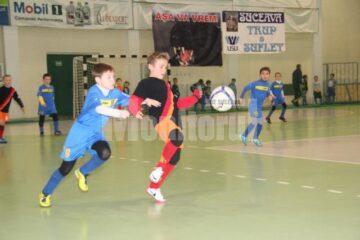 Cea de-a șasea ediție a Cupei Moș Crăciun la fotbal pentru copii a strâns la Suceava nu mai puțin de 500 de copii, care au reprezentat 30 de cluburi din țară și din Republica Moldova
