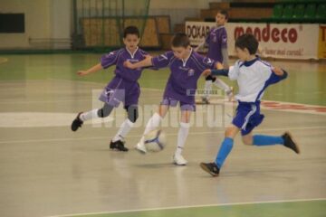 Cea de-a șasea ediție a Cupei Moș Crăciun la fotbal pentru copii a strâns la Suceava nu mai puțin de 500 de copii, care au reprezentat 30 de cluburi din țară și din Republica Moldova
