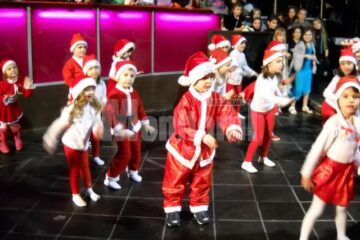 Peste 300 de copii au participat la „Christmas Dance”