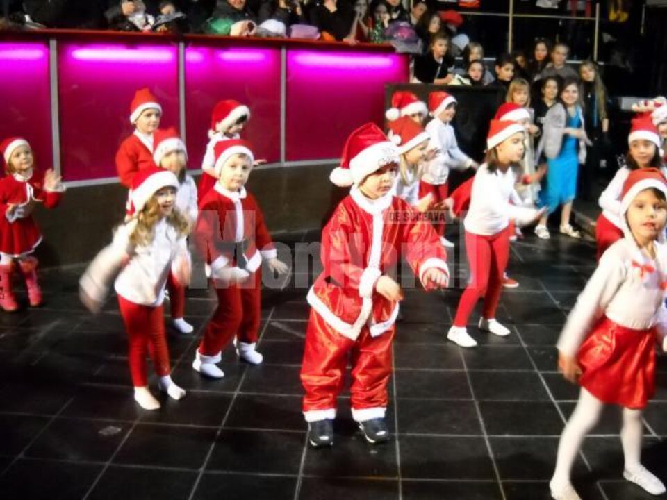 Peste 300 de copii au participat la „Christmas Dance”