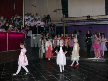 Peste 300 de copii au participat la „Christmas Dance”