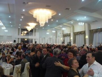 Ringul de dans, neîncăpător pentru petrecăreții vârstnici