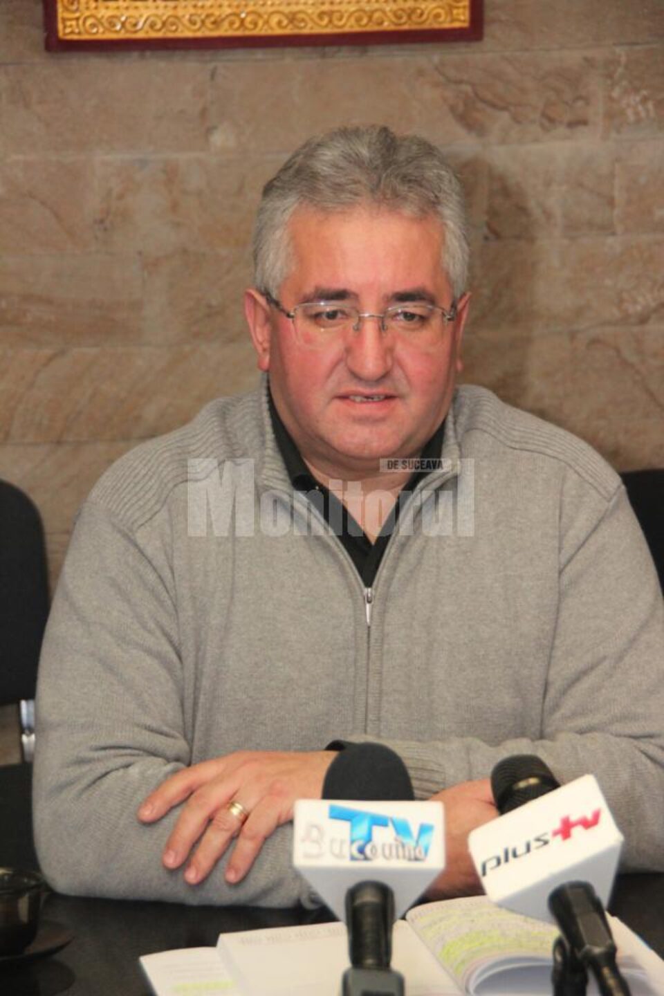Ion Lungu: „Fac un apel la bun-simț către sucevenii care au uitat să-și ridice mașinile, inclusiv anumite firme, să respecte regulamentul adoptat de Consiliul Local” Ion Lungu: „Fac un apel la bun-simț către sucevenii care au uitat să-și ridice mașinile, inclusiv anumite firme, să respecte regulamentul adoptat de Consiliul Local”