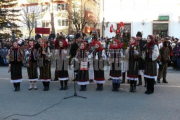 Festivalul de obiceiuri populare de iarnă „Porniți plugul, Feți-Frumoși!”