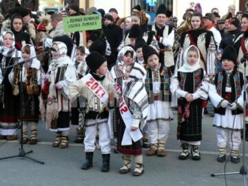 Festivalul de obiceiuri populare de iarnă „Porniți plugul, Feți-Frumoși!”