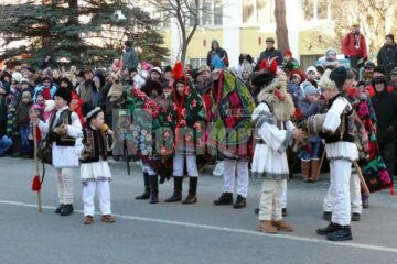 Festivalul de obiceiuri populare de iarnă „Porniți plugul, Feți-Frumoși!”