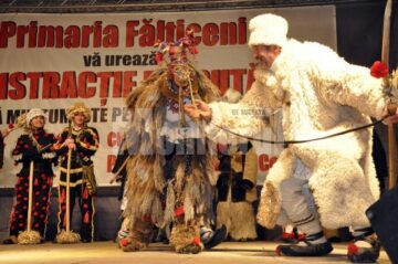 Peste două mii de fălticeneni au petrecut în stradă de Anul Nou