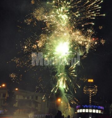 Foc de artificii în Piața “Nada Florilor” din Fălticeni