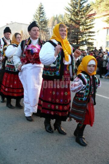 Festivalul de obiceiuri populare de iarnă „Porniți plugul, Feți-Frumoși!”