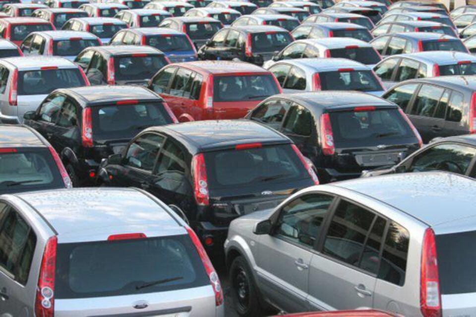 Taxa de primă înmatriculare auto ar putea fi înlocuită cu un "timbru de mediu" Taxa de primă înmatriculare auto ar putea fi înlocuită cu un "timbru de mediu"