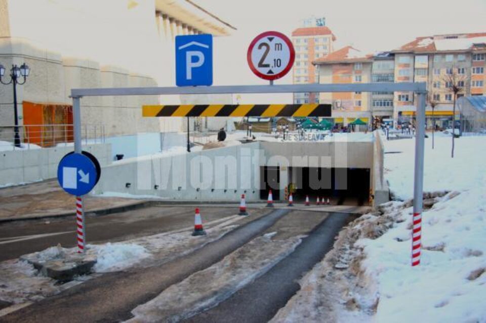 Teama de amenzi i-a făcut pe mulți suceveni să elibereze încă de joi seara locurile de parcare pe care le-au ocupat multă vreme