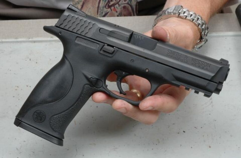 Prețul cerut pentru pistol era de 600 de lei. Foto: ziarulteleormanul.ro