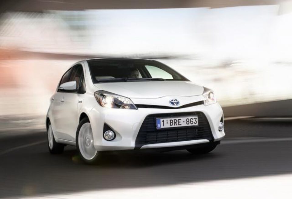Toyota plănuiește un nou model hibrid