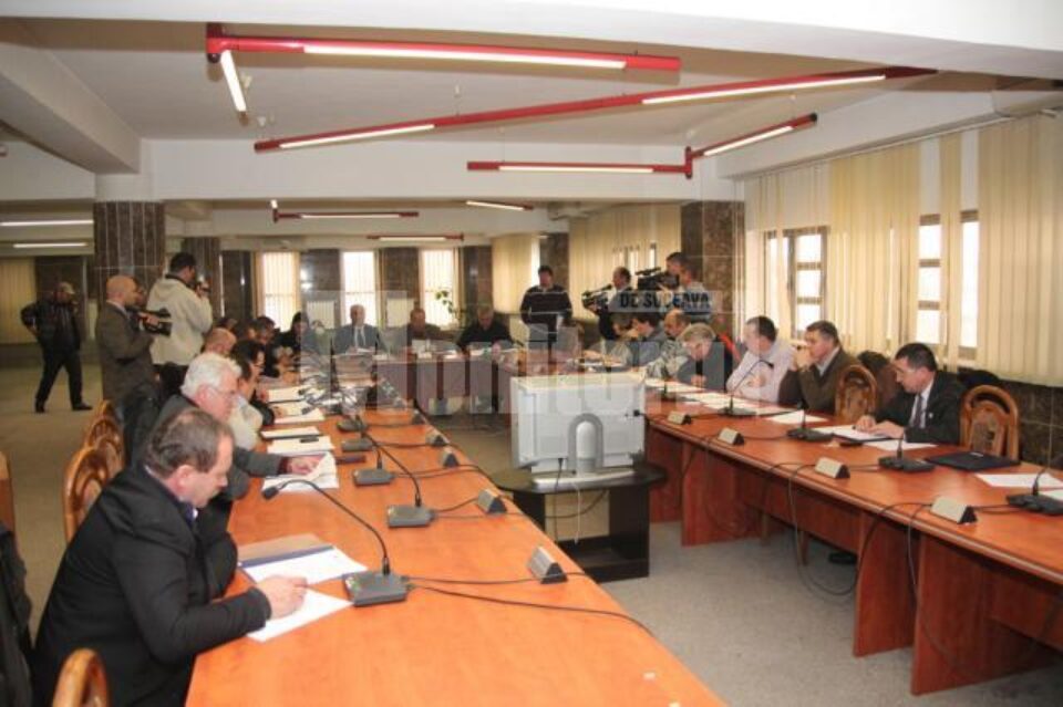 Aleșii locali au decis amânarea luării unei decizii privind majorarea taxelor și impozitelor pe 2013