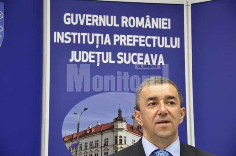 Prefectul județului, Florin Sinescu, a declarat că în cursul zilei de ieri, pe trei drumuri județene s-a circulat cu dificultate datorită viscolului puternic