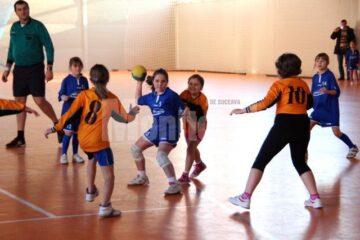 Cele mai mici dintre handbaliste, speranțele generației viitoare pentru handbalul sucevean