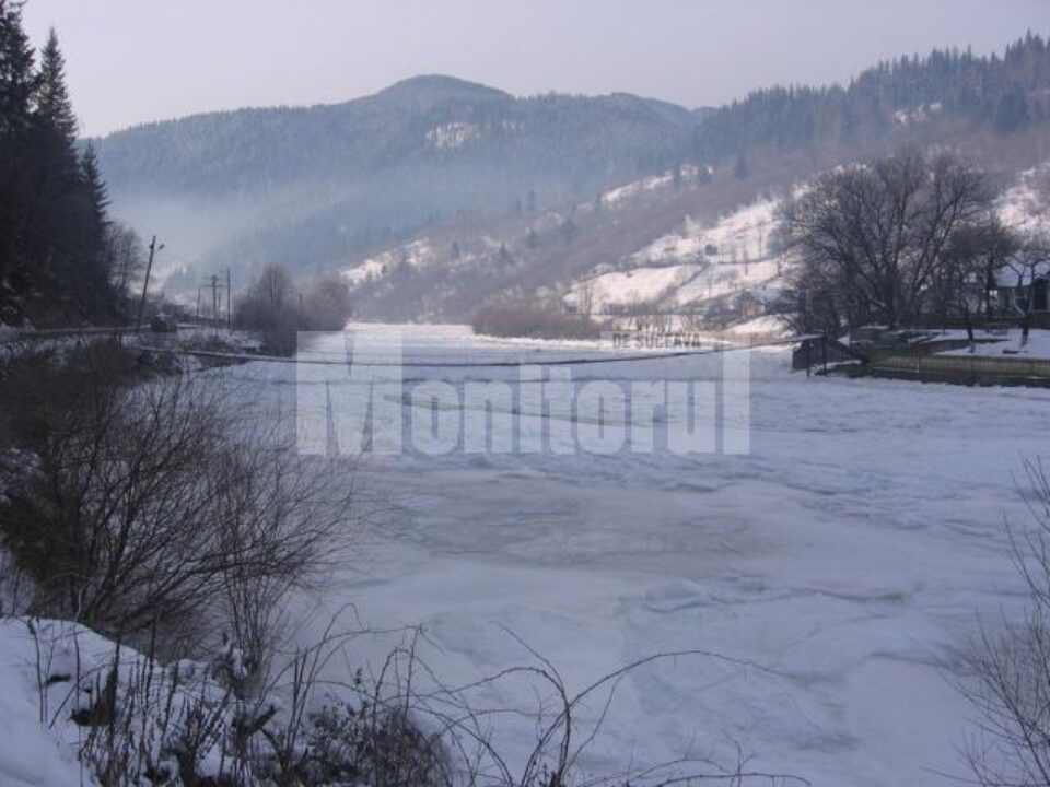 Pe râurile din zona de munte, există poduri de gheață întinse pe 20 sau chiar 30 de km
