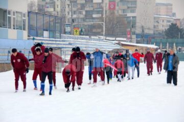 Rapidiștii s-au reunit ieri pe zăpada stadionului Areni