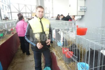 Ioan Cristian Câtea a reprezentat la concursul de la Craiova Asociația crescătorilor de păsări și mamifere mici de curte „Fantezia – Țara de Sus”