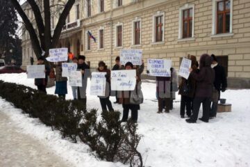 Ieri a fost a treia zi de proteste pentru foștii salariați ai SC Star Mod SA Suceava