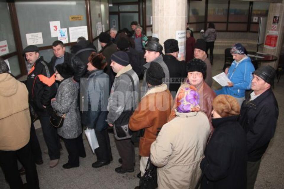 Zeci de suceveni s-au grăbit să plătească primii taxele și impozitele pentru 2013