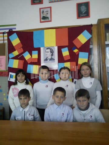 Festivitate dedicată lui Eminescu, la școala Călinești Enache