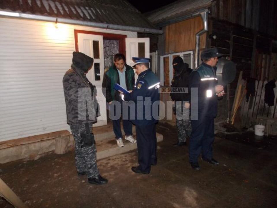 Percheziții în casele unor suspecți de furturi