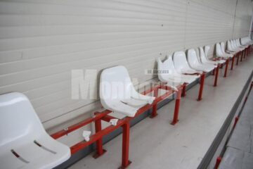 Tribuna de 150 de locuri de la Todirești arată deplorabil