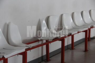 Tribuna de 150 de locuri de la Todirești arată deplorabil