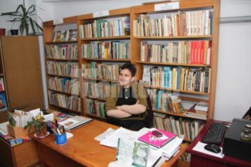 Bibliotecara Cecilia Rapan spune că în noul spațiu este mult mai bine