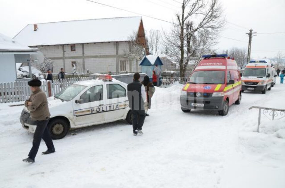 Trei ambulante au fost trimise la fața locului