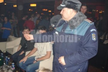 Șapte razii în cluburi și discoteci, peste 300 de persoane legitimate
