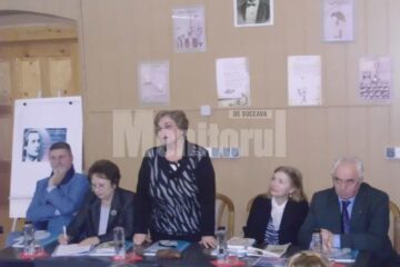 Invitații din prezidiu au avut intervenții referitoare la viața și opera poetului Mihai Eminescu