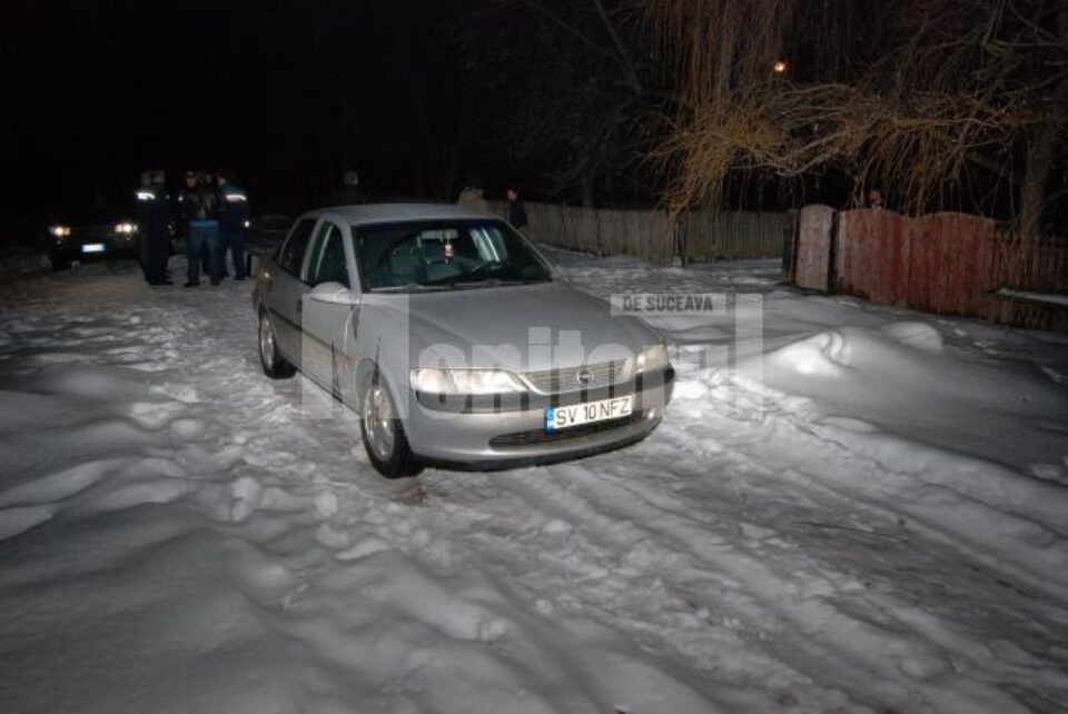 polițiștii și mașina suspectă