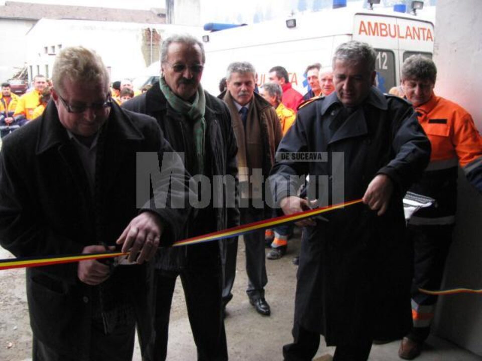 Tăierea panglicii inaugurale la Substația de Ambulanță Câmpulung Moldovenesc
