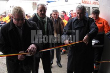 Tăierea panglicii inaugurale la Substația de Ambulanță Câmpulung Moldovenesc