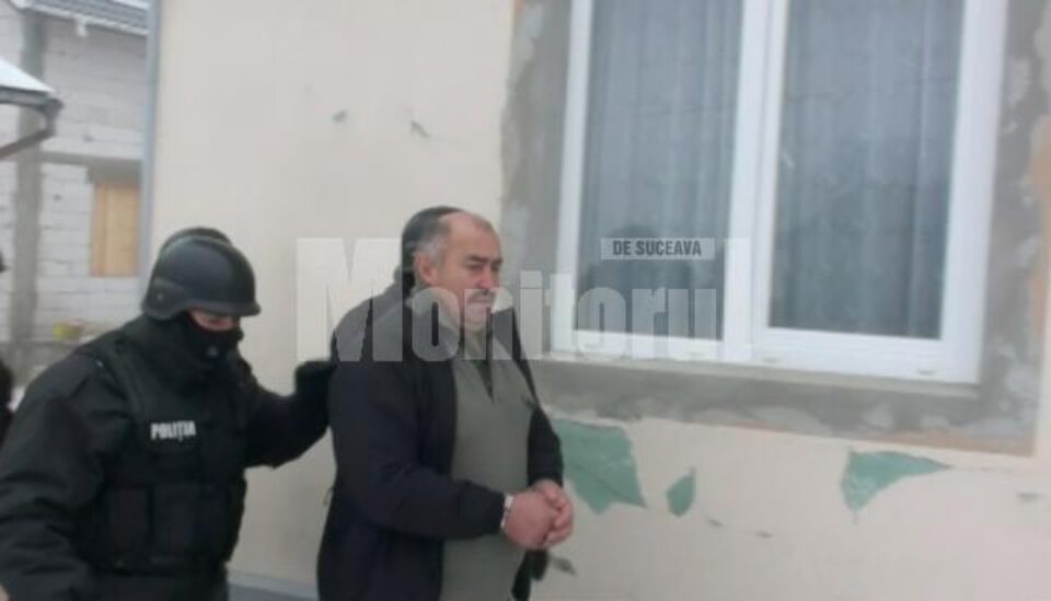Dănuț Ioan Lucaci, alias „Danezul”, a fost prins ieri de polițiștii suceveni la locuința sa din Berchișești Dănuț Ioan Lucaci, alias „Danezul”, a fost prins ieri de polițiștii suceveni la locuința sa din Berchișești