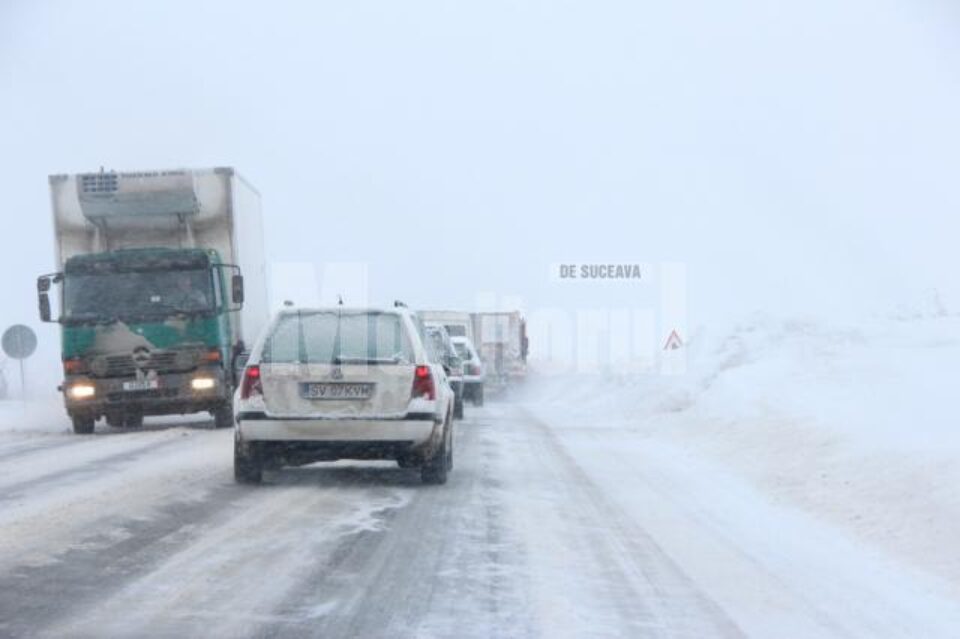 Toate drumurile din județul Suceava sunt deschise circulației rutiere, traficul desfășurându-se în condiții de iarnă