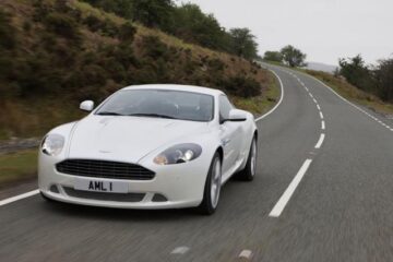 Aston Martin retușează formele sportivei DB9