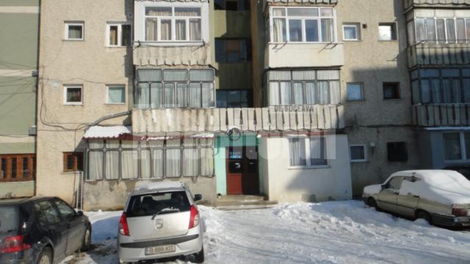 Incidentul s-a petrecut într-o garsonieră dintr-un bloc situat pe Calea Bucovinei din Rădăuți