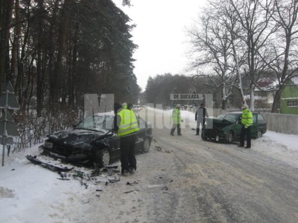Cele două mașini implicate în accident