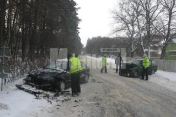 Cele două mașini implicate în accident