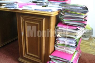 O medie de peste 650 de dosare de soluționat pentru fiecare procuror din județ, în 2012