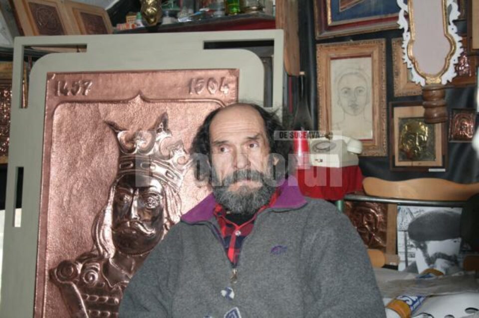Viorel Grigoraș cu efigia lui Ștefan cel Mare, realizată în tablă de cupru