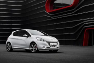 Peugeot 208 are o versiune sport GTI
